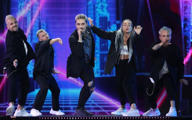 SOCHI, RUSSIA - AUGUST 22, 2021: Singer Dima Bilan (C) performs at a concert given by jury members as part of the New Wave 2021 International Competition of Young Pop Music Performers. Vyacheslav Prokofyev TASS  TS10D5B2