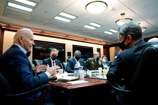 Bilder des Jahres 2021, News 08 August News Themen der Woche KW33 News Bilder des Tages USA, Joe Biden Pressestatement nach Treffen mit nationalem Sicherheitsrat zur Lage in Afghanistan August 22, 2021, Washington, District of Columbia, USA: In this photo released by the White House, United States President Joe Biden meets with his national security team for a briefing on the situation in Afghanistan, Sunday, August 22, 2021, in the White House Situation Room in Washington, DC. Those pictured include: The President; US National Security Advisor Jake Sullivan; US Secretary of Defense Lloyd J. Austin III; US Army General Mark A. Milley, Chairman of the Joint Chiefs of Staff; and US Secretary of State Antony Blinken..Mandatory Credit: Erin Scott White House via CNP Washington USA - ZUMAs152 20210822_zaa_s152_001 Copyright: xErinxScottx-xWhitexHousexviaxCNPx
