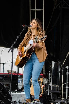 August 21, 2021, Edmonton, Alberta, Canada: Hailey Benedict performs live during the Together Again Outdoor Festival at Northlands Exhibition Grounds in Edmonton. Edmonton Canada - ZUMAs197 20210821_zaa_s197_552 Copyright: xRonxPalmerx