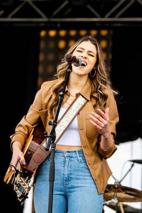 August 21, 2021, Edmonton, Alberta, Canada: Hailey Benedict performs live during the Together Again Outdoor Festival at Northlands Exhibition Grounds in Edmonton. Edmonton Canada - ZUMAs197 20210821_zaa_s197_555 Copyright: xRonxPalmerx