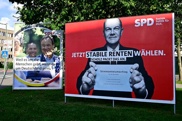 Bundestag election 2021, the parties advertise not only on the Internet or talk shows for votes of the voters, but also with election posters of the major parties, CDU, SPD, FDP, The Greens, as here in the state of North Rhine-Westphalia NRW To see the