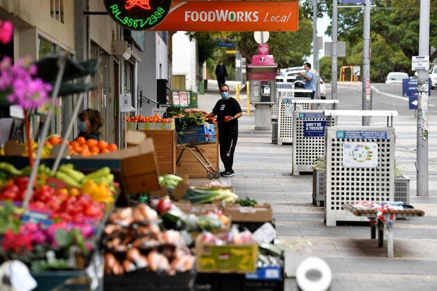 Coronavirus in Australien, Lockdown in Sydney NSW CORONAVIRUS COVID19, Shoppers wearing face masks at Rockdale in Sydney, Monday, August 23, 2021. NSW has extended the current lockdown in Greater Sydney until the end of September, and introduce new rules targeting the LGA?s of concern. ( NO ARCHIVING, EDITORIAL USE ONLY, NO USE IN BOOKS WITHOUT CONSENT SYDNEY NSW AUSTRALIA  Copyright: xJOELxCARRETTx 20210823001569079581