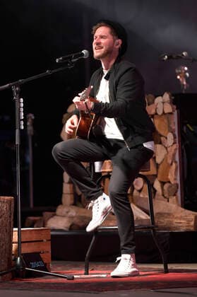 Johannes Oerding live as part of the concert series Back on Stage at the Gilde Parkbühne Hannover, 20 08 2021 Foto:xC.xNiehausx xFuturexImage