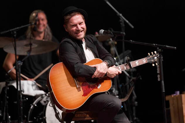 Johannes Oerding live as part of the concert series Back on Stage at the Gilde Parkbühne Hannover, 20 08 2021 Foto:xC.xNiehausx xFuturexImage