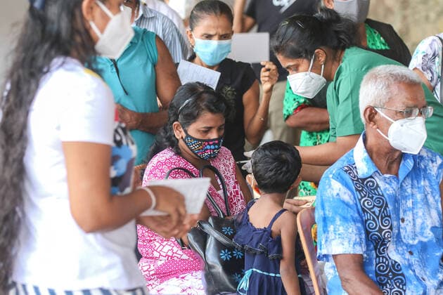 Sri Lanka: Government s vaccination program Government s vaccination programme, which is part of its drive against the spread of coronavirus, continued at the Viharamahadevi Park in Colombo despite the ongoing ten-day island-wide lockdown, on 23 August 2021. Colombo Western Province Sri Lanka Copyright: SamanxAbesiriwardana