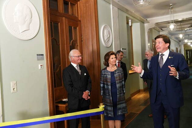 King Carl Gustaf , Queen Silvia and the Speaker of the Riksdag, Andreas Norlén, at the unveiling of H M The King s portrait medallion in the Riksdag building in Stockholm, Sweden, on August 23, 2021 STOCKHOLM Sweden x10080x,  Copyright: xFredrikxSandberg TTx SWEDEN KING S PORTRAIT MEDALLION