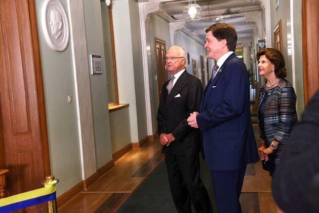 King Carl Gustaf, Queen Silvia and the Speaker of the Riksdag, Andreas Norlén, at the unveiling of H M The King s portrait medallion in the Riksdag building in Stockholm, Sweden, on August 23, 2021 STOCKHOLM Sweden x10080x,  Copyright: xFredrikxSandberg TTx SWEDEN KING S PORTRAIT MEDALLION
