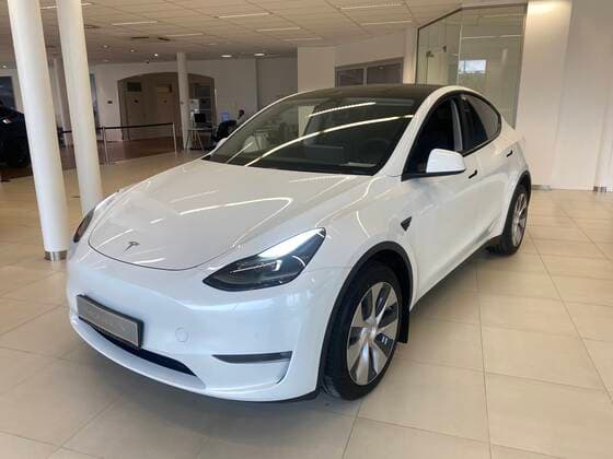 News Bilder des Tages The American company Tesla presented a new Tesla Model Y electric car to journalists on August 23, 2021 in Pruhonice, Czech Republic. (CTKxPhoto JaroslavxBenes) CTKPhotoP2021082304412  BNS 1