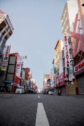 Sri Lanka: Third wave lockdown Pettah, the Commercial hub of Colombo, turned into a ghost town duringa nationwide 10-day lockdown imposed to curb the spread of Covid-19 coronavirus third waveon Colombo, Sri Lanka colombo Western Sri Lanka Copyright: VimukthixEmbuldeniya