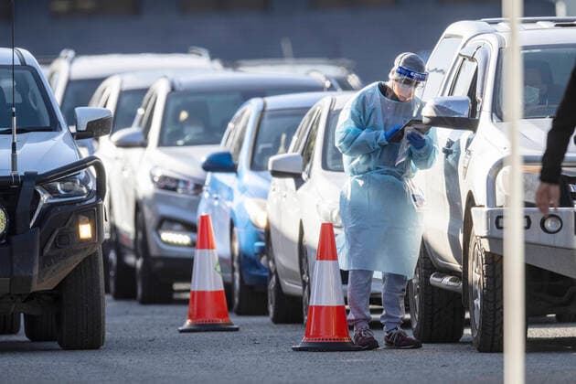 VICTORIA CORONAVIRUS COVID19, Health staff are seen as people queue in their cars at a drive-through COVID testing site at Shepparton Greyhound and Trotting Track in Shepparton, Victoria, Tuesday, August 24, 2021. The entire state of Victoria is back in lockdown as authorities scramble to contain a rapidly growing cluster of COVID-19 in the regional city of Shepparton. ( NO ARCHIVING, EDITORIAL USE ONLY, NO USE IN BOOKS WITHOUT CONSENT MELBOURNE VIC AUSTRALIA  Copyright: xDANIELxPOCKETTx 20210824001569352820