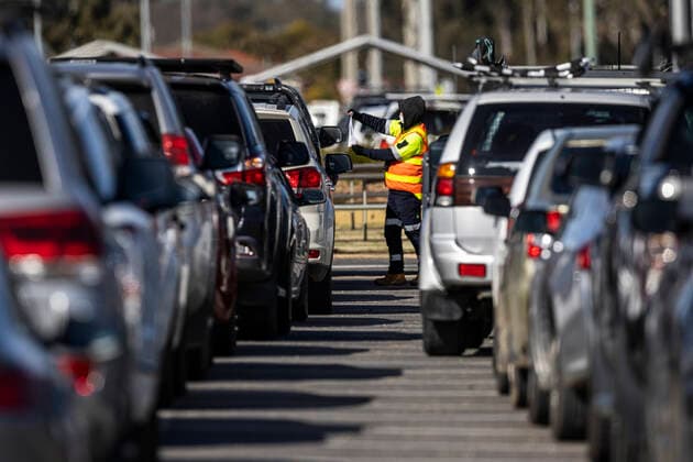 VICTORIA CORONAVIRUS COVID19, People queue in their cars for a COVID test at a drive-through testing site at Shepparton Sports Precinct in Shepparton, Victoria, Tuesday, August 24, 2021. The entire state of Victoria is back in lockdown as authorities scramble to contain a rapidly growing cluster of COVID-19 in the regional city of Shepparton. ( NO ARCHIVING, EDITORIAL USE ONLY, NO USE IN BOOKS WITHOUT CONSENT MELBOURNE VIC AUSTRALIA  Copyright: xDANIELxPOCKETTx 20210824001569363938