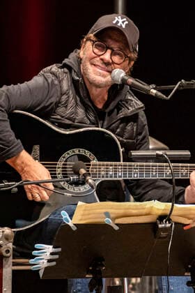 Al Di Meola live at a concert of his Across the Universe Tour as part of the Jazztage Dresden 2021 at the Parktheater im Großen Garten Dresden, 23 08 2021 Foto:xM.xWehnertx xFuturexImage