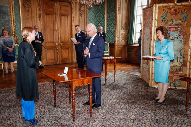 King Carl Gustaf and Queen Silvia present the Prince Eugene Medal to artist Lea Porsager during a ceremony at Stockholm Palace in Stockholm, Sweden, on August 25, 2021 STOCKHOLM Sweden x10430x,  Copyright: xChristinexOlsson TTx PRINCE EUGEN MEDAL