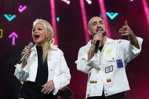 SOCHI, RUSSIA - AUGUST 25, 2021: Guest singer Larisa Dolina (L) performs in a gala concert on the closing day of the 2021 New Wave Song Contest, an international competition for young pop music performers. Eleven singers representing nine countries took part in the contest, which ran from 19 to 25 August. Vyacheslav Prokofyev TASS  TS10DC9F