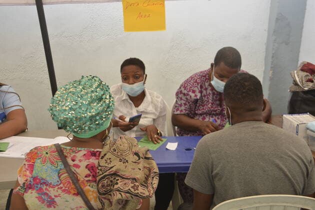 Virus Outbreak Nigeria Health workers collect data from people before receives a jab of the Moderna Covid-19 corononavirus at the Oregun Primary Health Care Center in Ikeja capital of Lagos on August 25, 2021. Lagos State government began a second phase of Covid-19 vaccinations across the state, amid an upsurge in cases of the delta variant across the country. Lagos Nigeria jaiyeola-notitle210825_npVRY  Copyright: xOlukayodexJaiyeolax