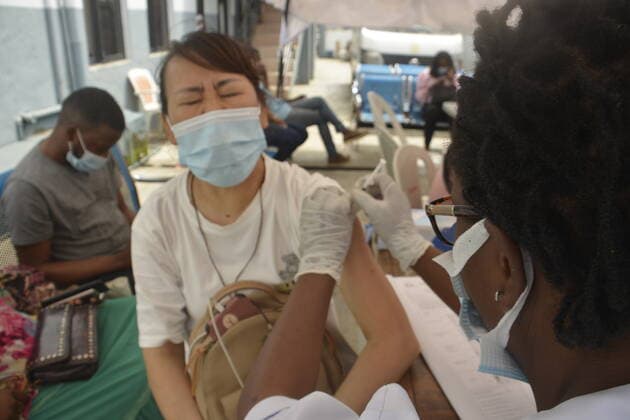 Virus Outbreak Nigeria A woman reacts as she receives a jab of the Moderna Covid-19 corononavirus at the Oregun Primary Health Care Center in Ikeja capital of Lagos on August 25, 2021. Lagos State government began a second phase of Covid-19 vaccinations across the state, amid an upsurge in cases of the delta variant across the country. Lagos Nigeria jaiyeola-notitle210825_npwrQ  Copyright: xOlukayodexJaiyeolax