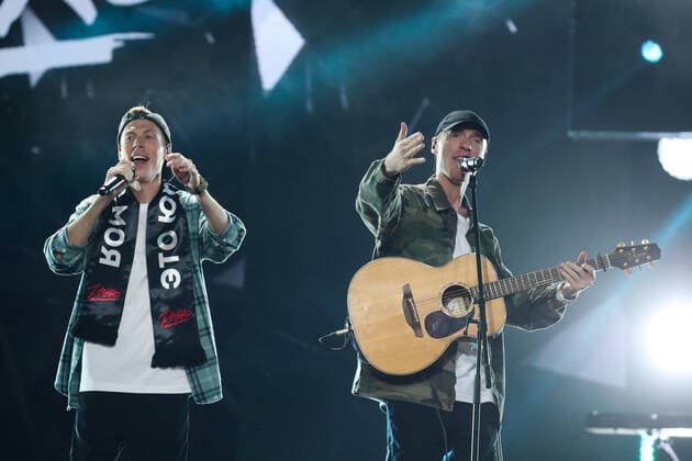 SOCHI, RUSSIA - AUGUST 25, 2021: The Dabro duo (Ivan Zasidkevich and Mikhail Zasidkevich) perform in a gala concert on the closing day of the 2021 New Wave Song Contest, an international competition for young pop music performers. Eleven singers representing nine countries took part in the contest, which ran from 19 to 25 August. Vyacheslav Prokofyev TASS  TS10DCB1