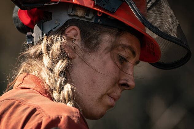 August 25, 2021, VERNON, BC, Canada: Soot is seen on wildland firefighter Katie Devaney s face as she works to put out hot spots remaining from a controlled burn the B.C. Wildfire Service conducted to help contain the White Rock Lake wildfire on Okanagan Indian Band land, northwest of Vernon, B.C., on Wednesday, August 25, 2021. VERNON Canada  - ZUMAc35_ 20210825_zaf_c35_089 Copyright: xDarrylxDyckx