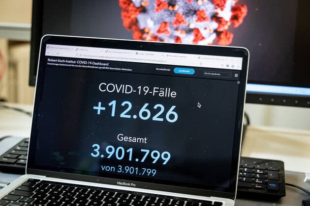Coronavirus in Germany Covid 19 Dashboard of the Robert Koch Institute 26 08 2021 Robert Koch Institute 7 days Incidence 66.0 7 days Number of cases 54 856 COVID 19 cases 3 901 799 Addition of 12 626 compared to previous day COVID 19 deaths 92 082 Addition of 21 compared to previous day