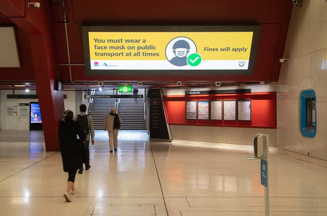 (210826) -- SYDNEY, Aug. 26, 2021 -- A sign reminding people to wear face mask is seen at a train station in Sydney, Australia, Aug. 26, 2021. Australia has reported more than 1,000 new COVID-19 cases for the first time since the start of the pandemic. As many as 1,123 new locally-acquired cases of COVID-19 were recorded across Australia on Thursday morning. Despite the record number of infections, Prime Minister Scott Morrison said in Canberra on Thursday that it was another day of hope with the vaccine rollout continuing to accelerate. (Photo by Xinhua) AUSTRALIA-SYDNEY-COVID-19 HuxJingchen 