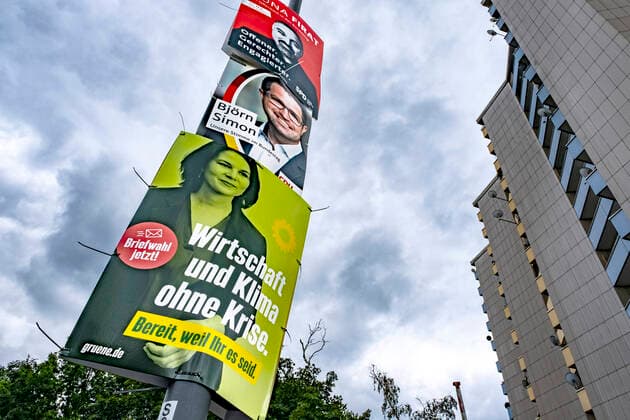 Election posters election posters for the federal election in September 2021 of Bündnis 90 Die Grünen with a photo of the candidate for chancellor Annalena Baerbock, the SPD and CDU,26 08 2021, Offenbach am Main Hesse Germany
