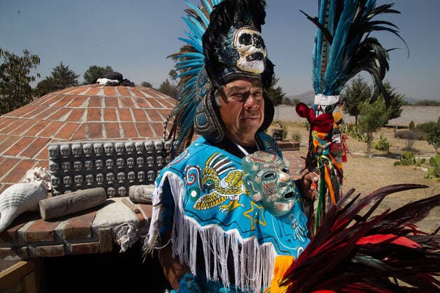 Pre-Hispanic Ceremony At Teotihuacan Archeological Area TEOTIHUACAN, MEXICO - AUGUST 26: A man poses dressed as aztec warrior front a Temazcal as part of a pre-hispanic ceremony at archeological zone. On August 26, 2021 in Teotihuacan, Mexico. (Photo by Ricardo Castelan Eyepix Group) Copyright: xRicardoxCastelanx EYEPIXGROUP_RC_26082021_13048