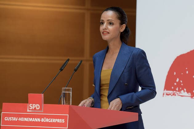 Gustav Heinemann Bürgerpreis 2021 Sawsan Mohammed Chebli gives her speech at the award ceremony of the Gustav Heinemann Bürgerpreis in the atrium of the Willy Brandt Haus in Berlin on 26 08 2021 Photopress Mueller
