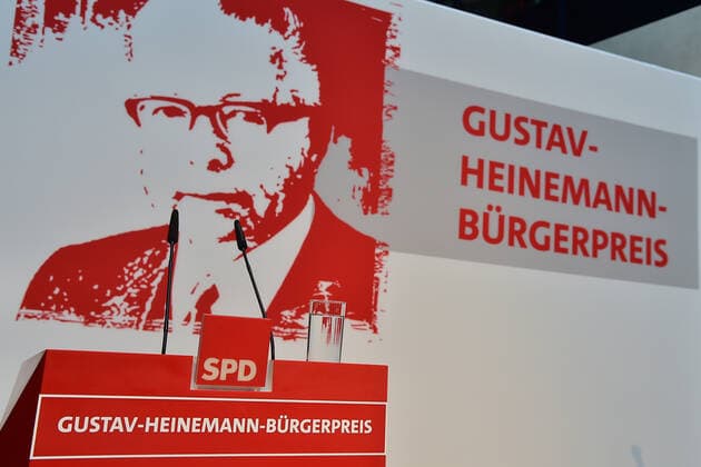 Gustav Heinemann Citizens Prize 2021 Gustav Heinemann symbol Poster image Award ceremony of the Gustav Heinemann Citizens Prize in the atrium of the Willy Brandt House in Berlin on 26 08 2021 Photopress Mueller
