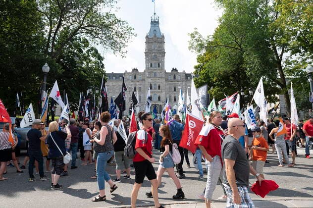 News Bilder des Tages August 26, 2021, QUEBEC, PQ, Canada: A coalition of union workers demonstrate against Bill 59 on health and security for workers, at the provincial legislature in Quebec City, Thursday, Aug. 26, 2021. QUEBEC Canada  - ZUMAc35_ 20210826_zaf_c35_023 Copyright: xJacquesxBoissinotx