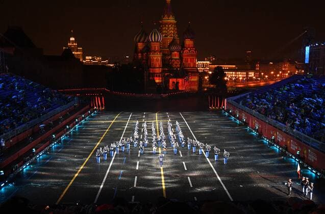 Russia Military Music Festival Rehearsal 6634132 26.08.2021 Members of the Qatar Police Band perform during a rehearsal for the Spasskaya Tower International Military Music Festival in Red Square in Moscow, Russia. Vladimir Pesnya Sputnik Moscow Russia  Copyright: xVladimirxPesnyax