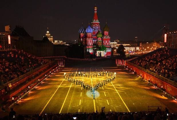 Russia Military Music Festival Rehearsal 6634128 26.08.2021 Members of the Moscow Garrison s Military Band of the 154 Preobrazhensky Regiment perform during a rehearsal for the Spasskaya Tower International Military Music Festival in Red Square in Moscow, Russia. Vladimir Pesnya Sputnik Moscow Russia  Copyright: xVladimirxPesnyax
