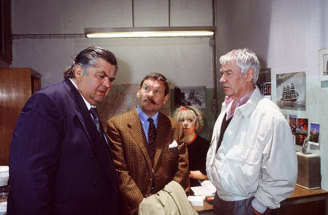 DIE MÄNNER VOM K3 Die Männer vom K3, ARD TV Krimi-Serie, 1993, Folge: Tanz auf dem Seil, Szene: Klaus Dahlen als Palmer, Harald Dietl als Kommissar Feldmann, Hartmut Reck als Kommissar Schöller. Maenner vom K3, ARD TV crime series, 1993, episode: Tanz auf dem Seil, scene: Klaus Dahlen, Harald Dietl, Hartmut Reck, Deutschland Copyright: kpa UnitedArchives55032199 EDITORIAL USE ONLY