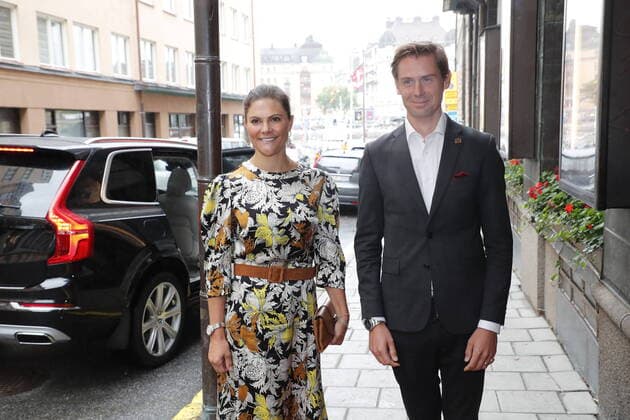 Crown Princess Victoria arriving at the Raoul Wallenberg Prize 2021 at Wallmans Salonger in Stockholm, Sweden on August 27, 2021 Picture The Crown princess with Michael Wernsted, member of the Raoul Wallenberg Academy board Photo Christine Olsson TT code 10430 Stockholm Sweden x10430x,  Copyright: xChristinexOlsson TTx RAOUL WALLENBERG PRIZE 2021