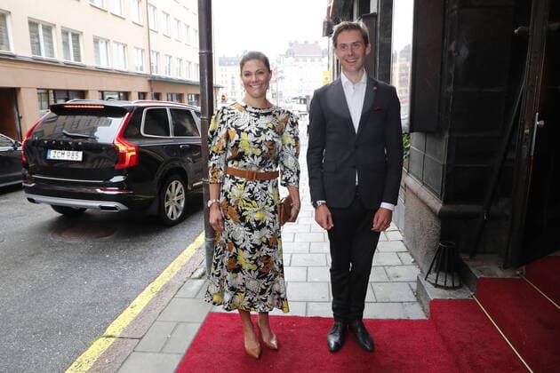 Crown Princess Victoria arriving at the Raoul Wallenberg Prize 2021 at Wallmans Salonger in Stockholm, Sweden on August 27, 2021 Picture The Crown princess with Michael Wernsted, member of the Raoul Wallenberg Academy board Photo Christine Olsson TT code 10430 Stockholm Sweden x10430x,  Copyright: xChristinexOlsson TTx RAOUL WALLENBERG PRIZE 2021