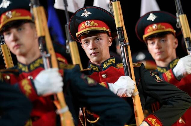Russia Military Music Festival 6635228 27.08.2021 Members of the Honor Guard of the 154 Preobrazhensky Regiment perform the opening ceremony of the Spasskaya Tower International Military Music Festival at the Red Square, in Moscow, Russia. Ramil Sitdikov Sputnik Moscow Russia  Copyright: xRamilxSitdikovx