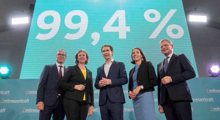 News Bilder des Tages 20210828 39th Ordinary Federal Party Congress of OEVP ST. POELTEN, AUSTRIA - AUGUST 28: Budget Finance Officer Andreas Ottenschlaeger, Deputy Federal Chairman Barbara Eibinger-Miedl, Federal Party Chairman Sebastian Kurz, Deputy Federal Chairman Veronika Marte and Deputy Federal Party Chairman Thomas Stelzer at the 39th Ordinary Federal Party Congress of OEVP at VAZ on August 28, 2021 in St. Poelten, Austria. ST. POELTEN, OESTERREICH - 28. AUGUST: Budesfinanzreferent Andreas Ottenschlaeger, Bundesobmann-Stellvertreterin Barbara Eibinger-Miedl, Bundesparteiobmann Sebastian Kurz, Bundesobmann-Stellvertreterin Veronika Marte und Bundesparteiobmann-Stellvertreter Thomas Stelzer beim 39. Ordentlichen Parteitags der OEVP im VAZ am 28. August 20 Copyright: xMartinxJuenx SEPAxMedia