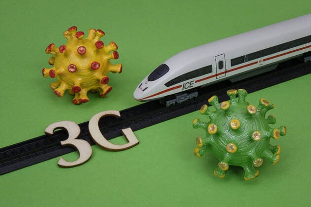 Coronamodelle with train and 3G Coronamodelle with train and 3G, 27 08 2021, Borkwalde, Brandenburg, Between different Coronamodelle is a train and the writing 3G