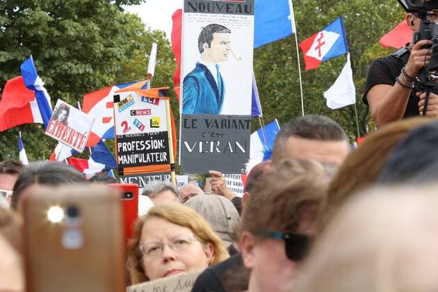 Manifestation Anti pass sanitaire a Paris NEWS: Manifestation Anti pass sanitaire - Paris -29 08 2021 JonathanRebboah Panoramic  PESRK24022012