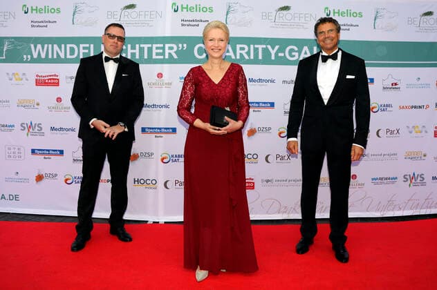 Bilder des Jahres 2021, Entertainment 08 August Entertainment Themen der Woche KW34 Thomas Knüppel, Manuela Schwesig und Matthias Birth bei der 4. Windflüchter Charity Gala zu Gunsten der Stiftung Betroffen˜ im Störtebeker Brauquartier. Stralsund, 28.08.2021 *** Thomas Knüppel, Manuela Schwesig and Matthias Birth at the 4 Windflüchter Charity Gala in aid of the Betroffen˜ Foundation in the Störtebeker Brauquartier Stralsund, 28 08 2021 Foto:xM.xWehnertx xFuturexImage