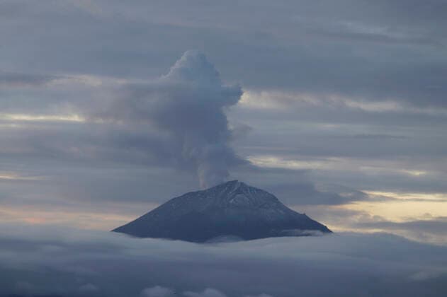 Popocatepetl Volcano In Mexico Registers Activity PopocatÃ petl volcano emits a plume of water vapour, gases and ash, during dawn and COVID-19 health emergency in Mexico. Mexico City Mexico vieyra-notitle210829_npYuD  Copyright: xGerardoxVieyrax