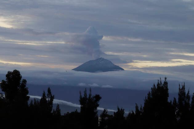 Popocatepetl Volcano In Mexico Registers Activity PopocatÃ petl volcano emits a plume of water vapour, gases and ash, during dawn and COVID-19 health emergency in Mexico. Mexico City Mexico vieyra-notitle210829_npjbF  Copyright: xGerardoxVieyrax
