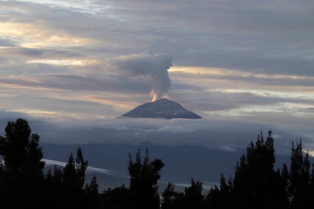 News Bilder des Tages Popocatepetl Volcano In Mexico Registers Activity PopocatÃ petl volcano emits a plume of water vapour, gases and ash, during dawn and COVID-19 health emergency in Mexico. Mexico City Mexico vieyra-notitle210829_npdZQ  Copyright: xGerardoxVieyrax