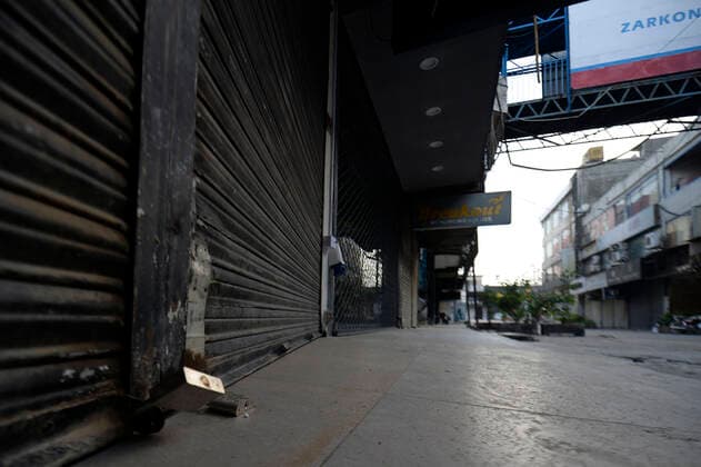 (210830) -- RAWALPINDI, Aug. 30, 2021 -- Photo taken on Aug. 29, 2021 shows closed shops at a market during COVID-19 restrictions in Rawalpindi of Pakistan s Punjab Province. Pakistan on Sunday extended restrictions to 27 cities from the earlier 13 cities to control the serious fourth wave of COVID-19 in the country, the National Command and Operation Center (NCOC) said on Sunday. ) PAKISTAN-RAWALPINDI-COVID-19-RESTRICTION AhmadxKamal 