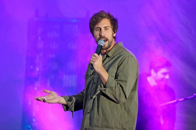 Singer Max Giesinger Singer Max Giesinger during a performance at a Vor Deiner Tür concert on 29 08 2021 at the Steigerwaldstadion Erfurt 20210829BOS0001