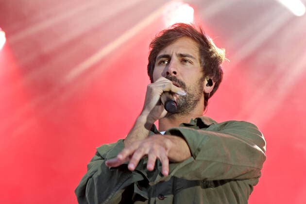 Singer Max Giesinger Singer Max Giesinger during a performance at a Vor Deiner Tür concert on 29 08 2021 at the Steigerwaldstadion Erfurt 20210829BOS0014