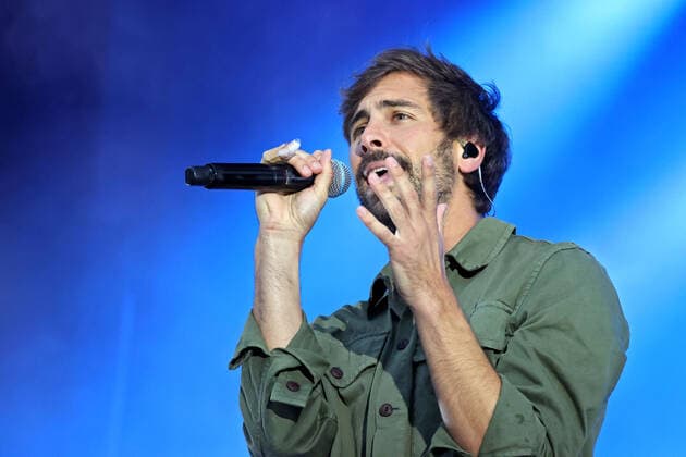 Singer Max Giesinger Singer Max Giesinger during a performance at a Vor Deiner Tür concert on 29 08 2021 at the Steigerwaldstadion Erfurt 20210829BOS0017