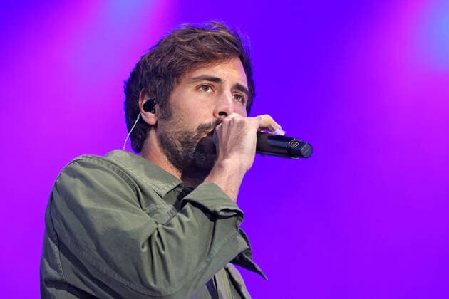 Singer Max Giesinger Singer Max Giesinger during a performance at a Vor Deiner Tür concert on 29 08 2021 at the Steigerwaldstadion Erfurt 20210829BOS0019