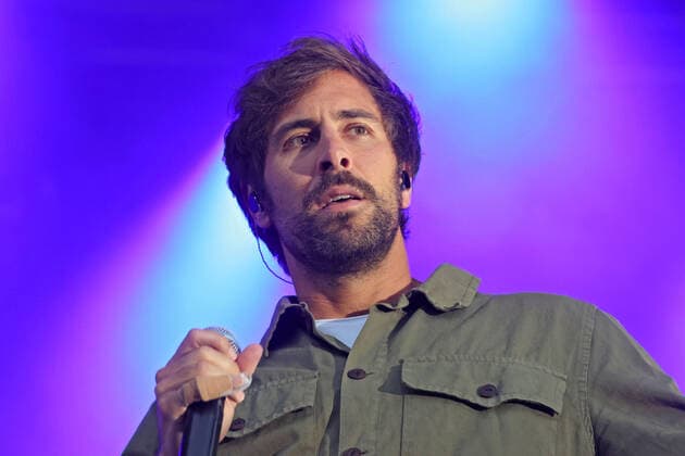 Singer Max Giesinger Singer Max Giesinger during a performance at a Vor Deiner Tür concert on 29 08 2021 at the Steigerwaldstadion Erfurt 20210829BOS0026