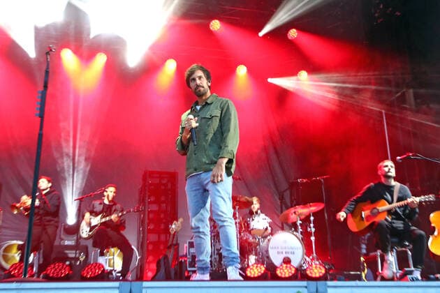 Singer Max Giesinger Singer Max Giesinger during a performance at a Vor Deiner Tür concert on 29 08 2021 at the Steigerwaldstadion Erfurt 20210829BOS0039