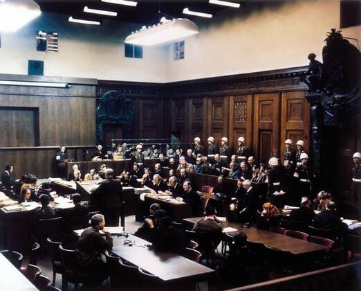 IInternational Military Tribunal (IMT) November 20, 1945 - October 1, 1946 Court House, Room 600 (Justizgebäude, Fürther Str., Schwurgerichtssaal, Saal 600) The court room during the International War Crimes Trial Nuremberg (Nürnberg) Germany 1945 Photo: Raymond D’Addario, US Signal Corps ! ACHTUNG: AUFNAHMEDATUM GESCHÄTZT! *** Internationaler Militärgerichtshof IMT 20. November 1945 1. Oktober 1946 Gerichtsgebäude, Saal 600 Justizgebäude, Fürther Str , Schwurgerichtssaal, Saal 600 Der Gerichtssaal während des Internationalen Kriegsverbrecherprozesses Nürnberg Nürnberg Deutschland 1945 Foto Raymond DAddario, US Signal Corps ACHTUNG AUFNAHMEDATUM GESCHÄTZT